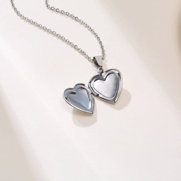 Perimade & Co. LLC – Colar com medalhão por atacado – Colar de medalhão de ouro personalizado coração foto em aço inoxidável6