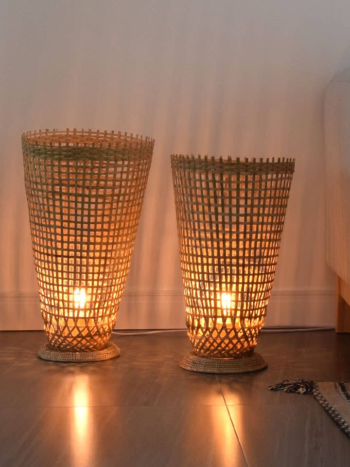 Lampadaire sur pied en forme de cône en bambou pour la vente par Lanna Passa