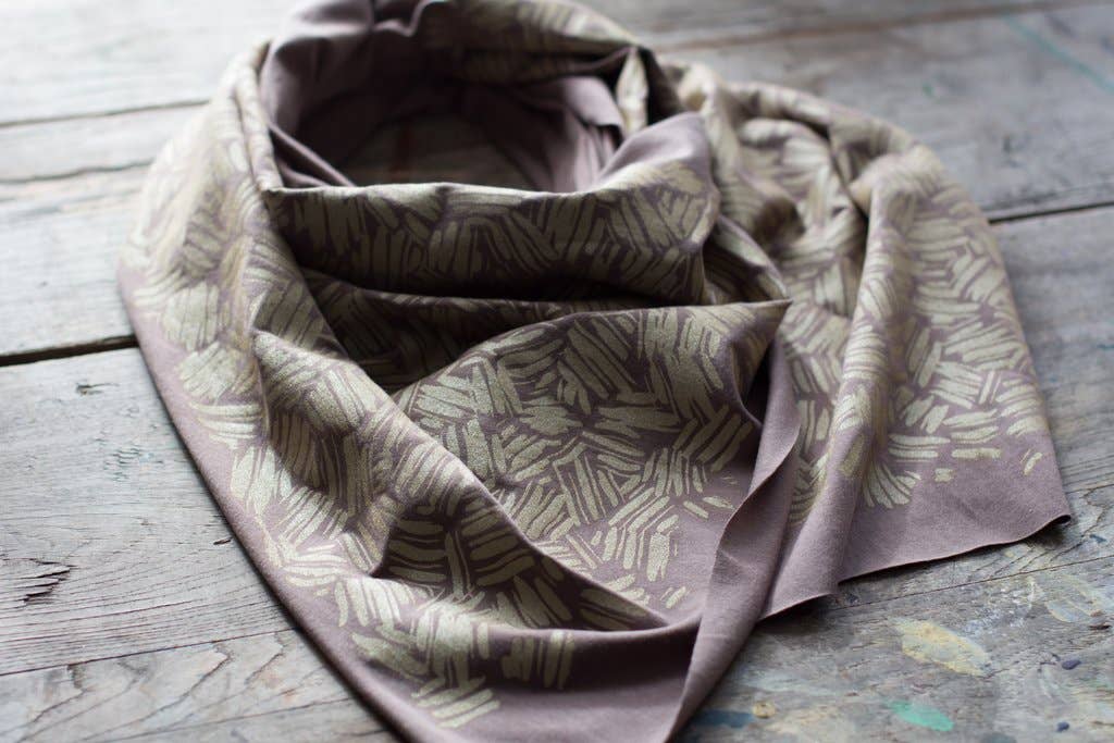 Morris & Essex – wholesale Scarf – Women's – Gold Brushstrokes Pattern Scarf1