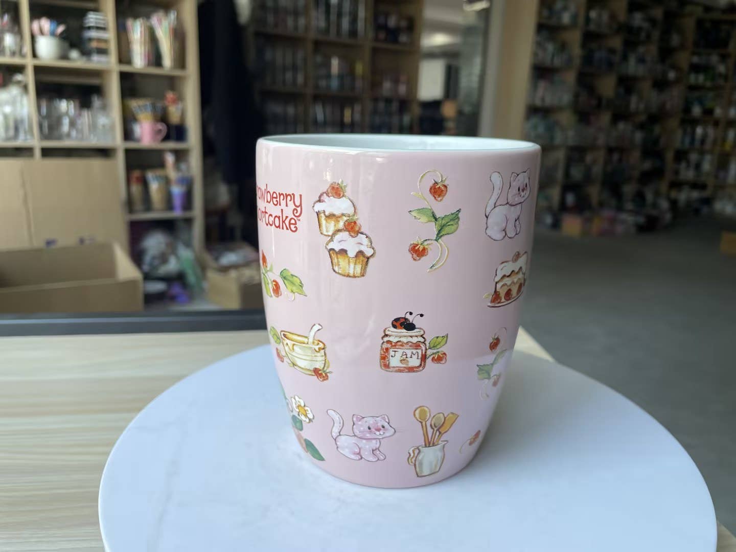 Silver Buffalo - Wholesale Coffee Mug - Strawberry Shortcake Berry Vines 25oz Curved Ceramic Mug2