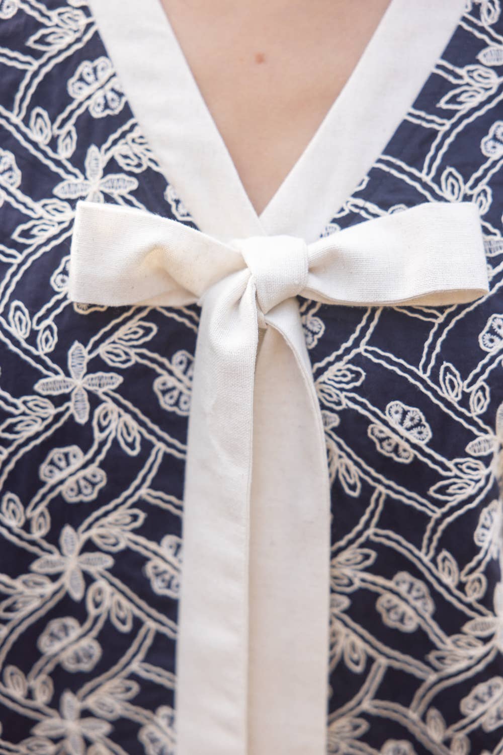 VOY – Vestido - Mulher por atacado – Vestido com mangas babado bordado e fita contrastante18