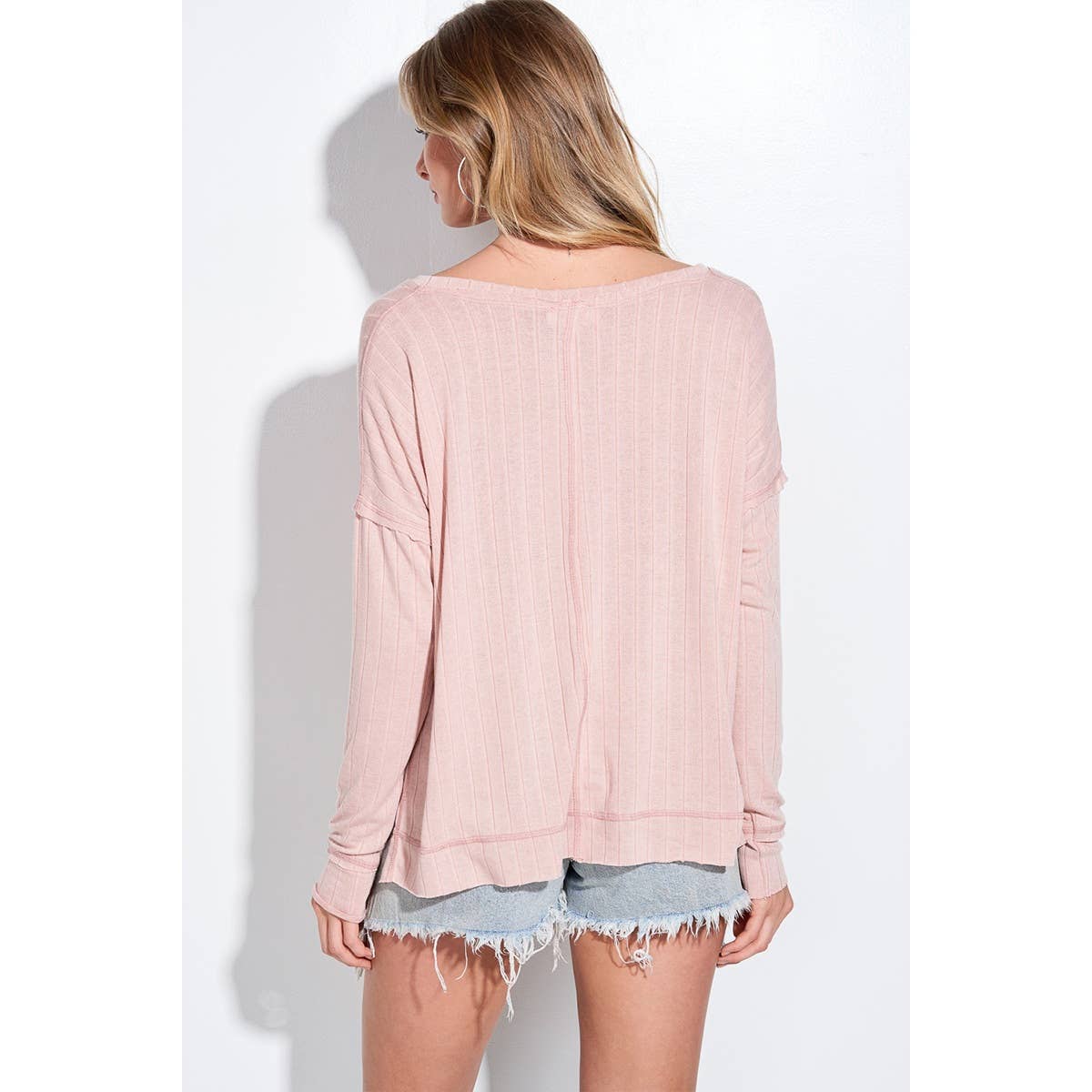 Phil Love – Großhandel T-Shirt mit Siebdruck – Damen – Feiertags-Champagnerflaschen-Langarmshirt mit V-Ausschnitt 2