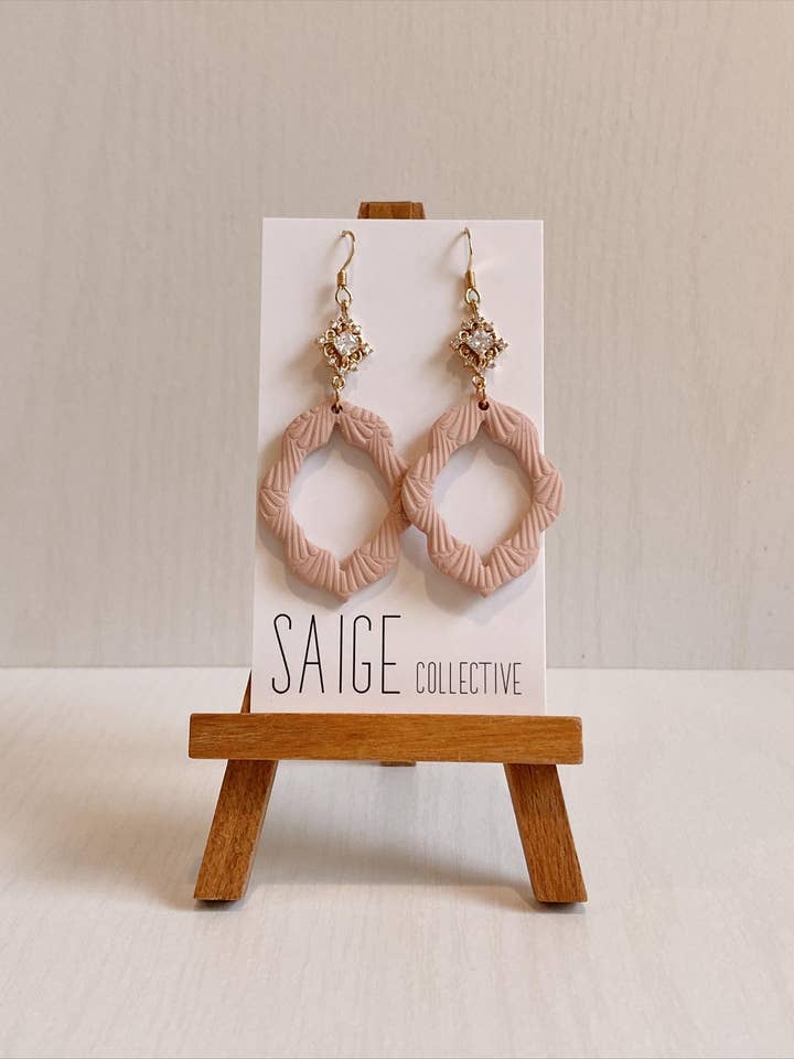 Windsor - Boucles d'oreilles Blush Clay pour la vente par Saige Collective