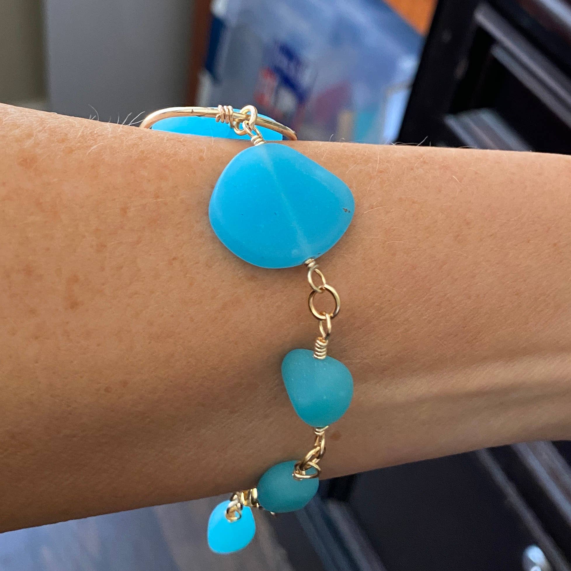 Marble Designs Jewelry - Vendita all'ingrosso Braccialetto con ciondolo/pendente - Bracciale con Cornice Martellata in Oro Vetro Satinato Blu Opaco6