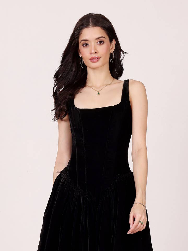 Abito Mini Corsetto in Velluto Quest in Nero per la vendita all'ingrosso da parte di Lace & Beads