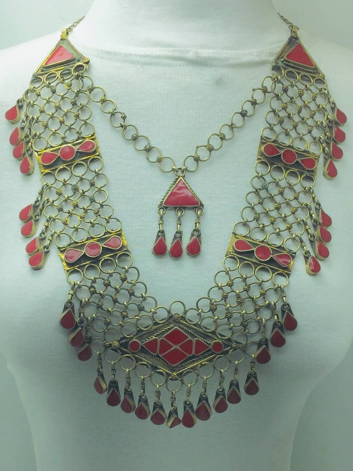 Collana a bavaglino in pietra corallina massiccia stile tribale vintage Kuchi per la vendita all'ingrosso da parte di vintarust