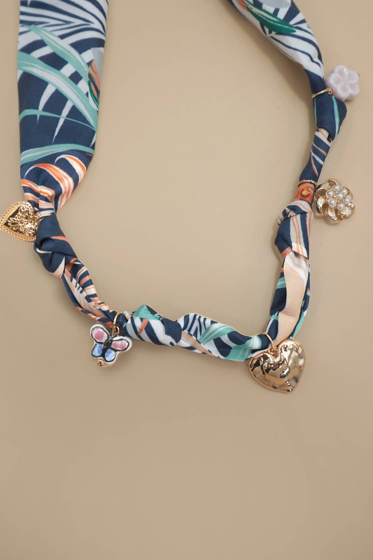 Gold SCARF CHARM NECKLACE-HEART FLOWER CERAMIC FLORAL | 80N92320 for wholesale on Faire1