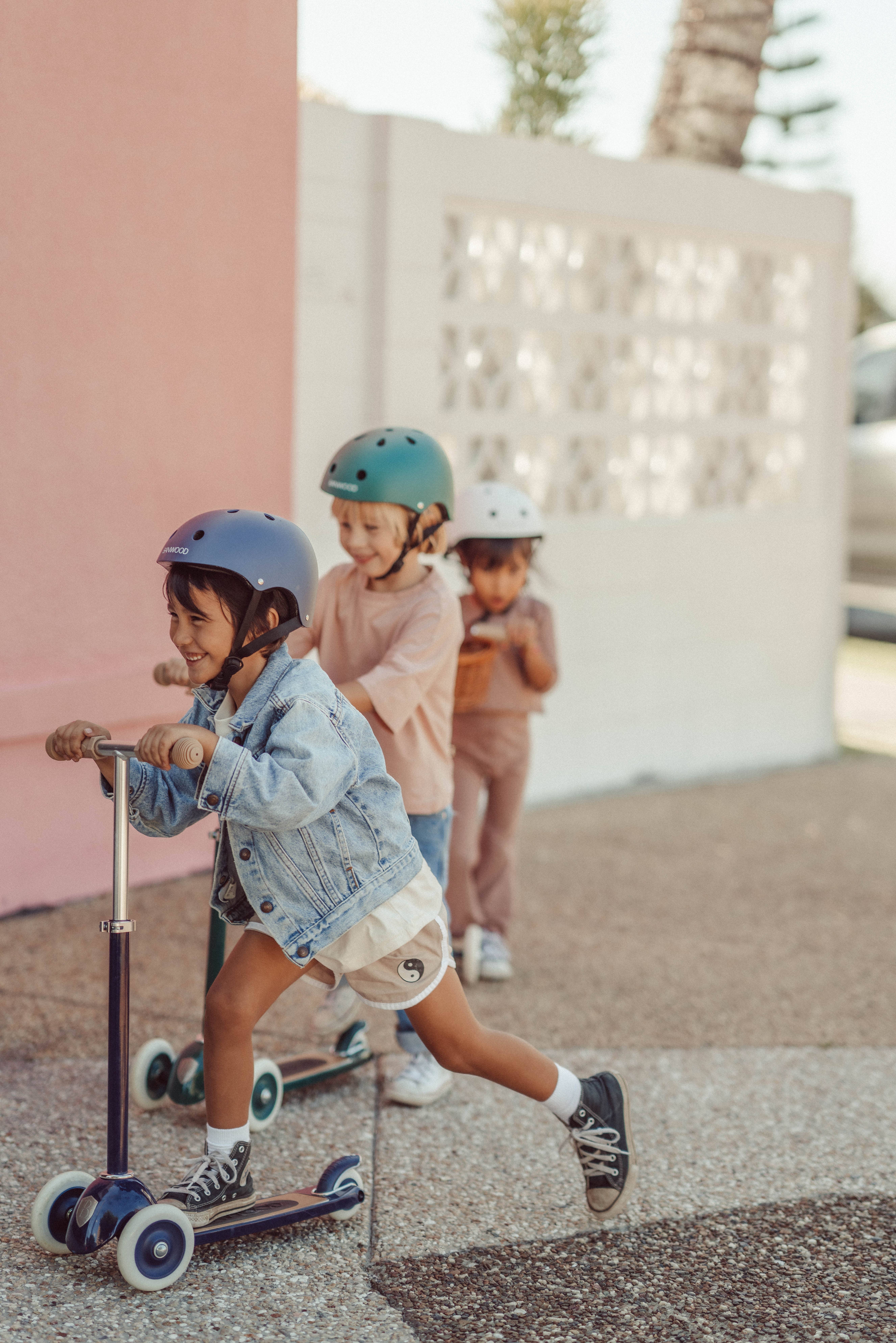 Banwood Inc - Vente Vélo et trottinette – enfant - TROTTINETTE VINTAGE BANWOOD - MARINE1