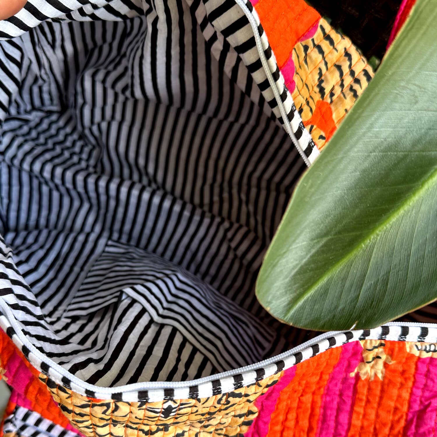 kikooni – Engroshandel Stor rejse- og weekendtaske - Dame – Håndlavet bomuldstaske « Poppy Tiger »4