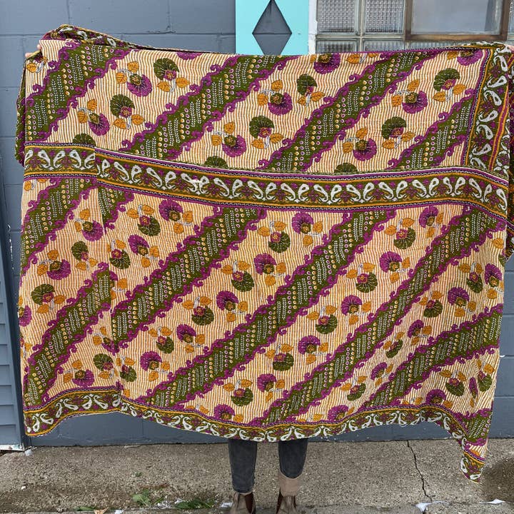 Seeds – wholesale Throw blanket – Kantha Throw Blanket Quilt | Recycled Cotton Sari Unique