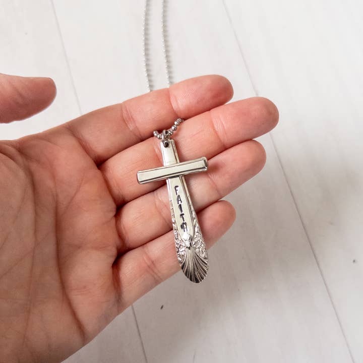 Glaube Kreuz Silberbesteck Griff Halskette für den Großhandel von Girl Ran Away With the Spoon