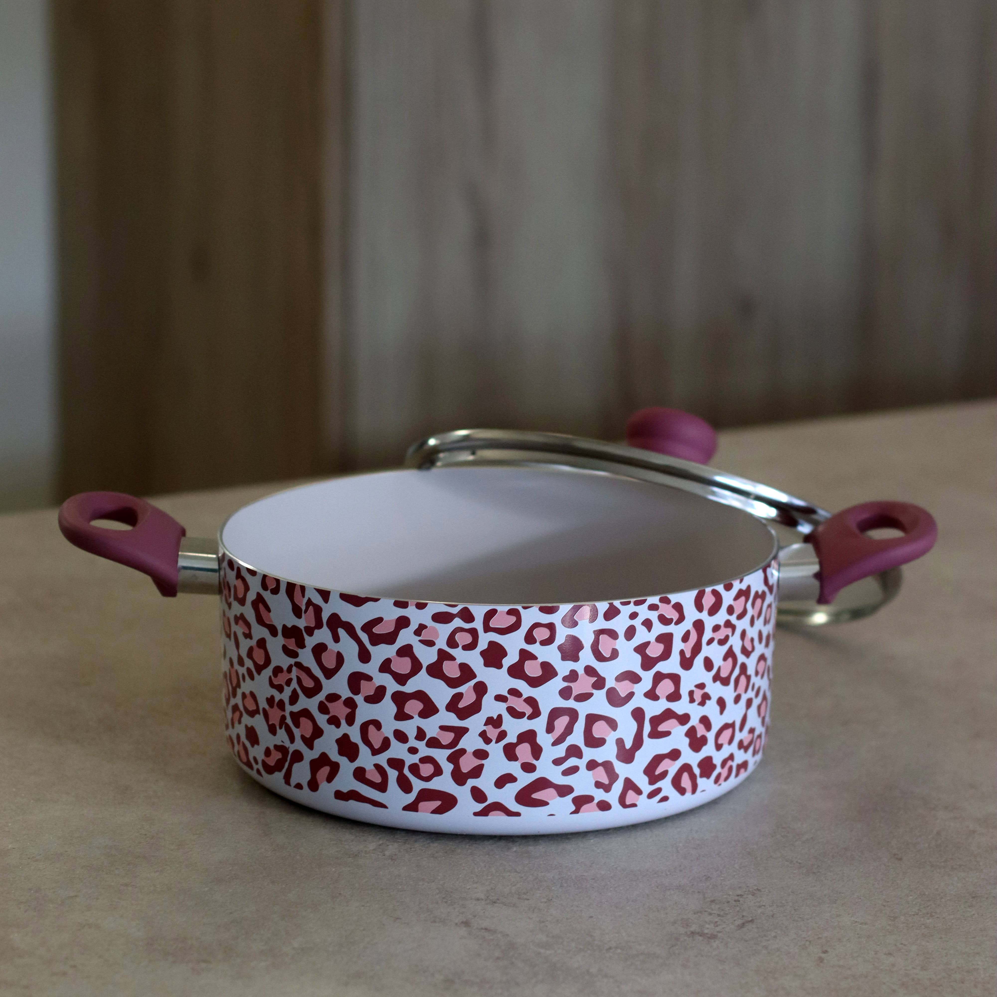 Menastyl - Wholesale Cooking Pot - Leopard Dutch oven 24cm in recycled pink aluminum1