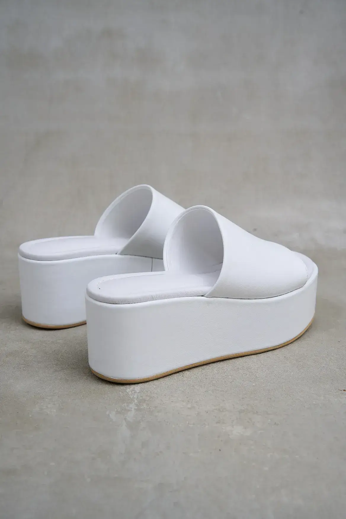 Nenya Fashion Limited – wholesale Sandals – Women's – VIM Leather Platform Sabots2