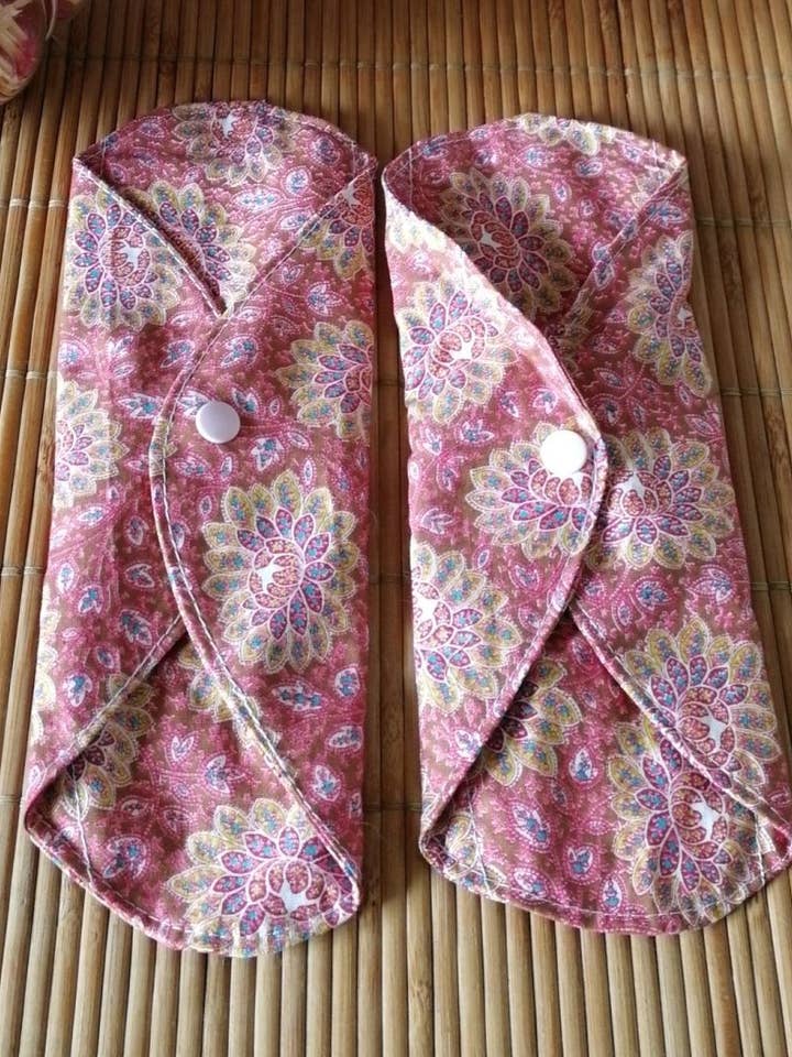 Protèges slips lotus pour la vente par Funnycreation