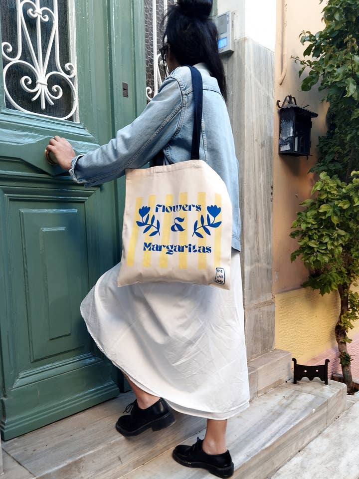 Flowers and Margaritas Tragetasche für den Großhandel von The Ink Job
