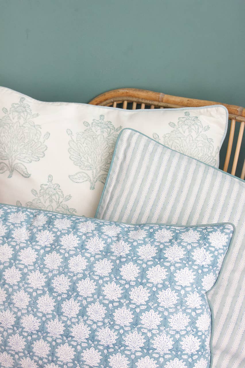 Rozablue – wholesale Dekorativ kudde – Handgjord kudde Breezy blå 40 x 60 cm3