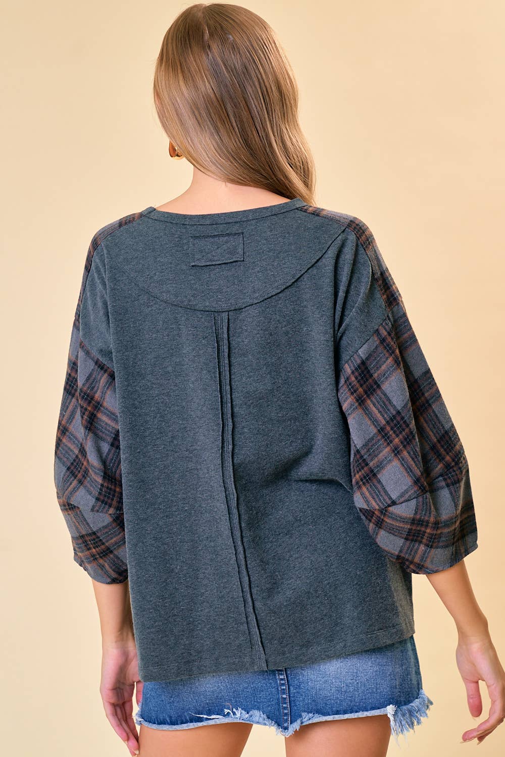Doe and Rae – wholesale Tunic – Women’s – EXAGGERATED SLEEVE PLAID CONTRAST TOP - 43682T8