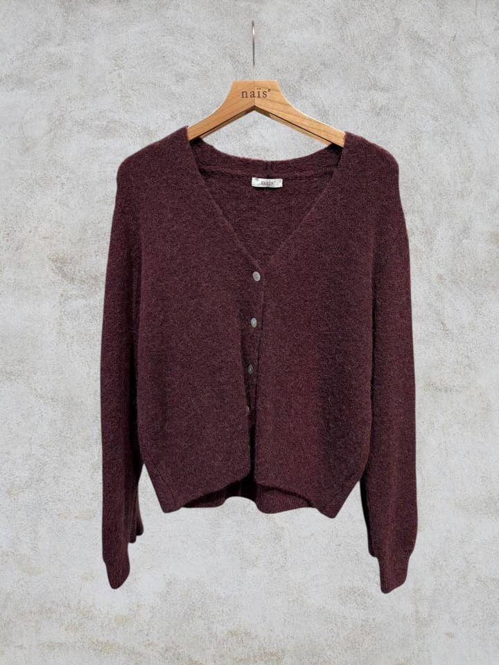 NAÏS PARIS - Wholesale Cardigan - Dames - Korte V-hals cardigan met knopen van superfijne alpaca14