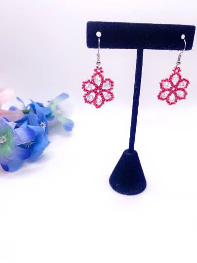 Rosa blomma örhängen för wholesale av DizzyLizzyBeads