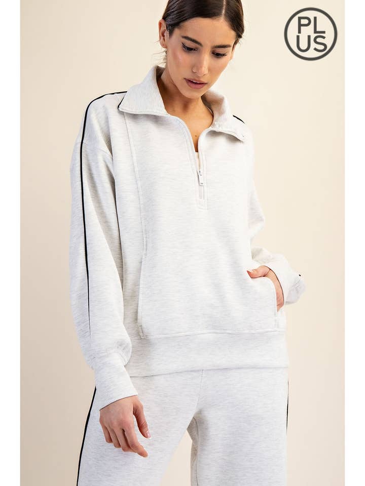 PULL-OVER À QUART DE ZIP EN SCUBA MODAL GRANDE TAILLE AVEC PASSEPOIL pour la vente par Rae Mode