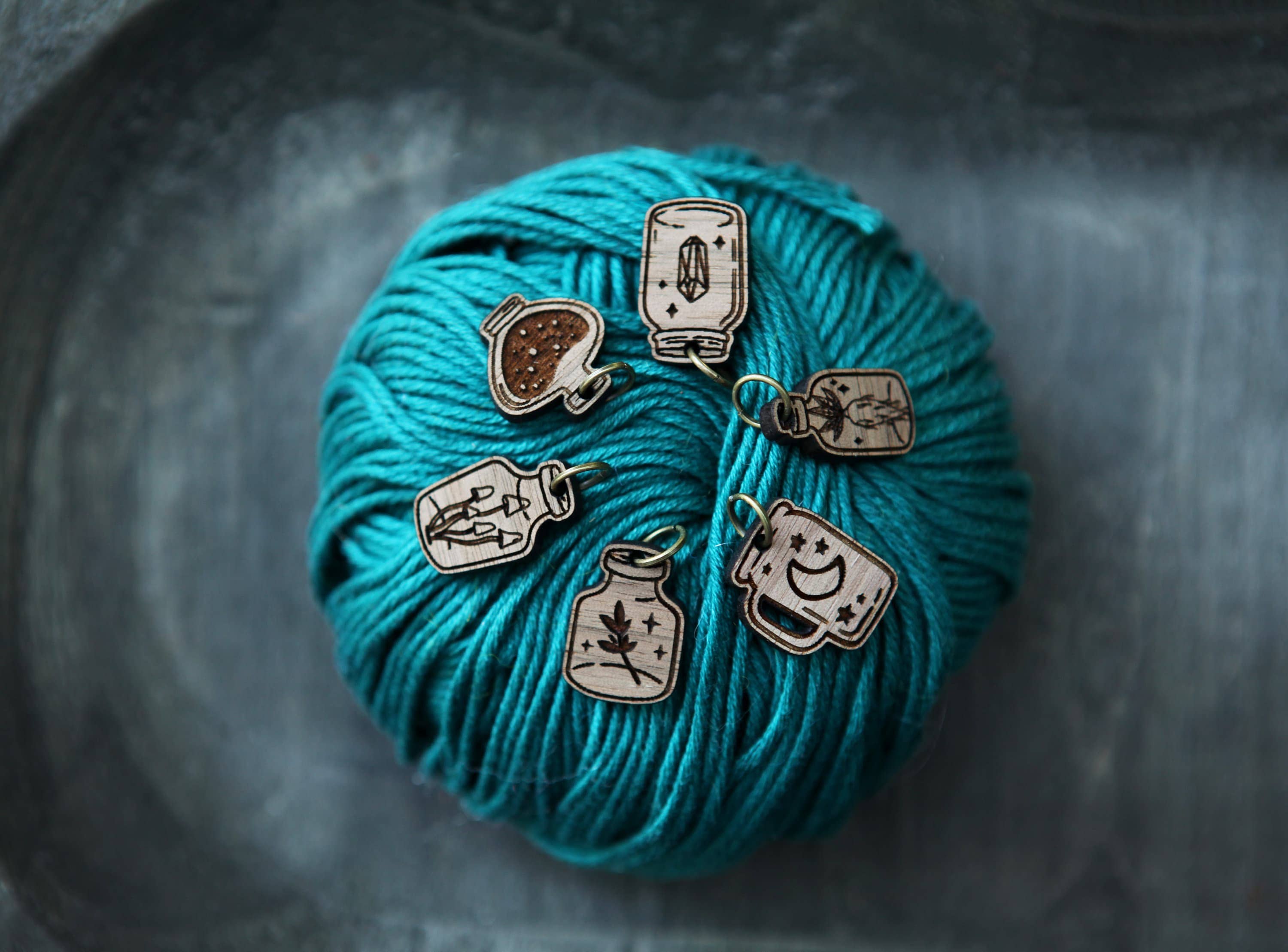 Sunrise Grove - Wholesale Knitting/Crochet Supplies - Apothecary Knitting Stitch Markers Walnut Set of 62