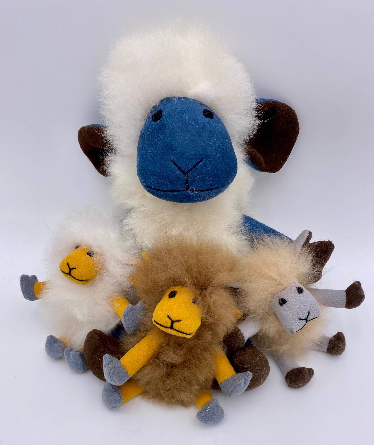 Blossom Inspirations – Großhandel Kuschel-/Plüschtier – Kind & Baby – Lustiges Schaf-Alpaka-F3