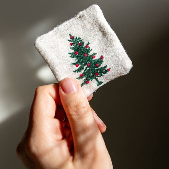 X-mas Tree Cotton Pads for wholesale by Black Bunny skincare
