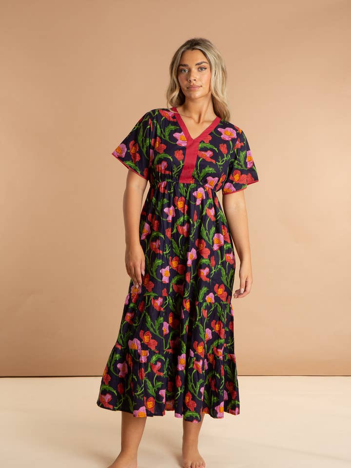 Robe en coton à imprimé floral - Midnight Sweetpea pour la vente par inara