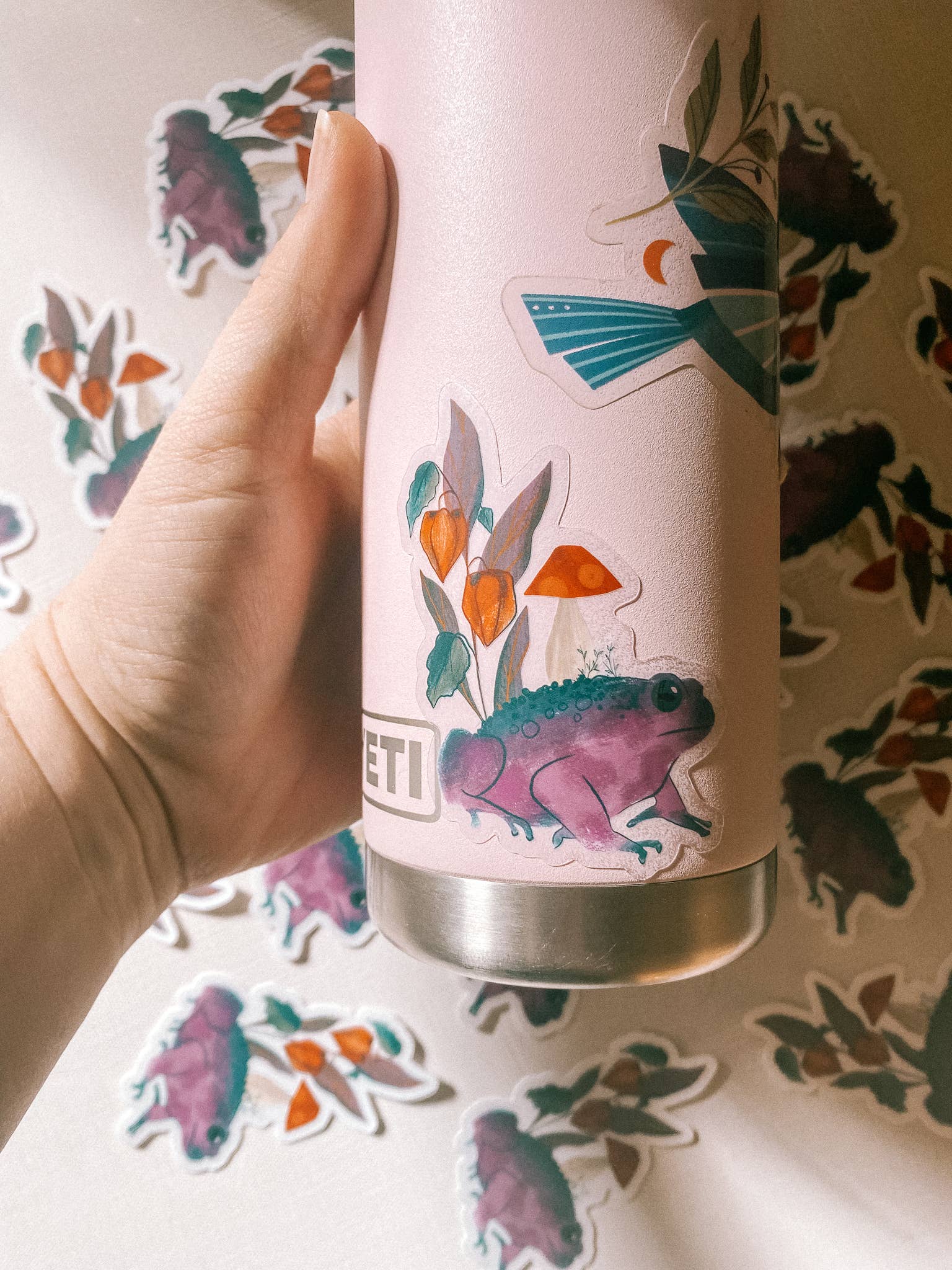 Lantern Print Co. - Vendita all'ingrosso Adesivo - Adesivo in Vinile: Spirito del Rospo - 3" Trasparente3