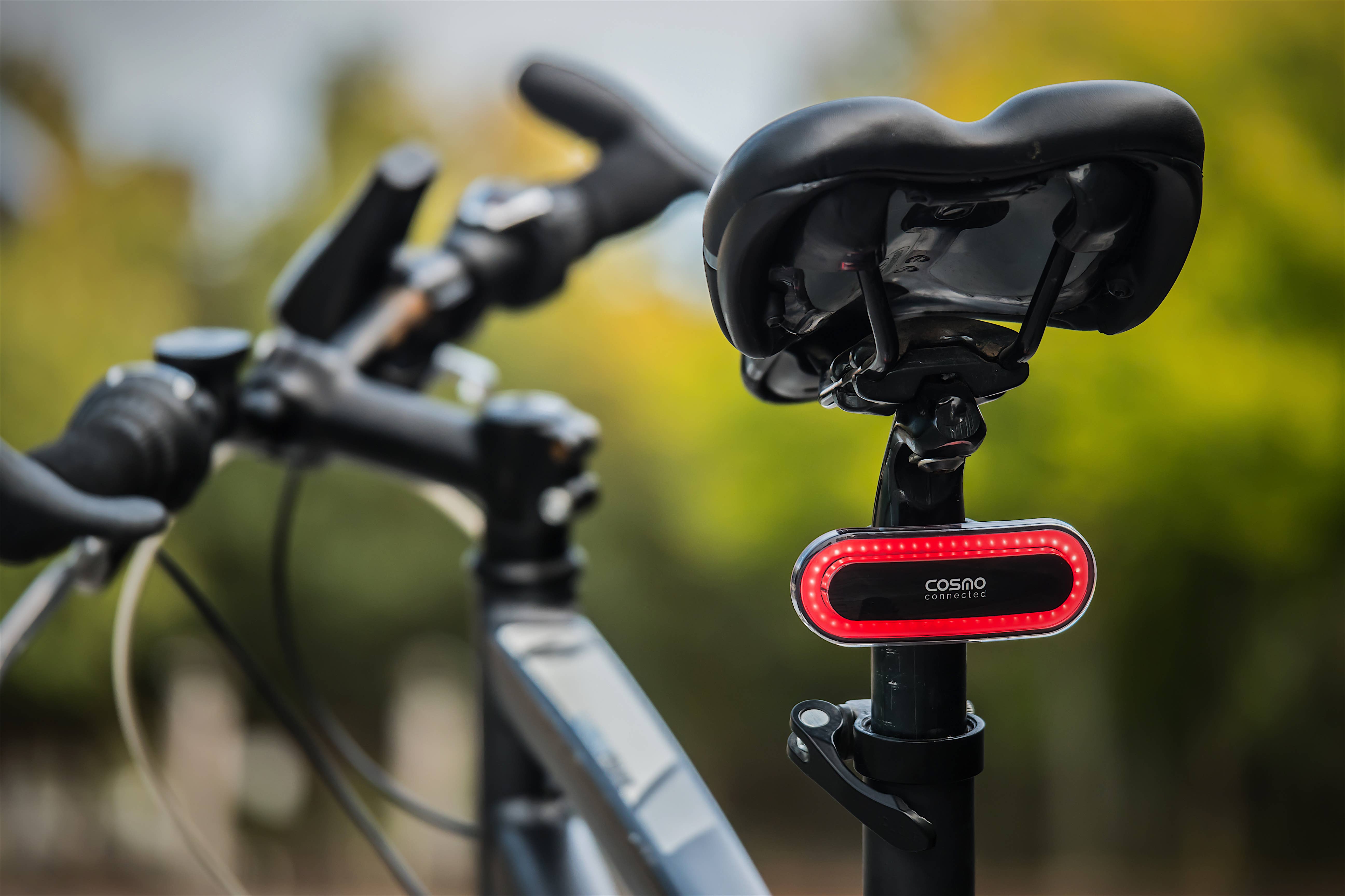 COSMO CONNECTED - Wholesale Biking Accessories - Automatic brake light for bike and scooter + remote control5