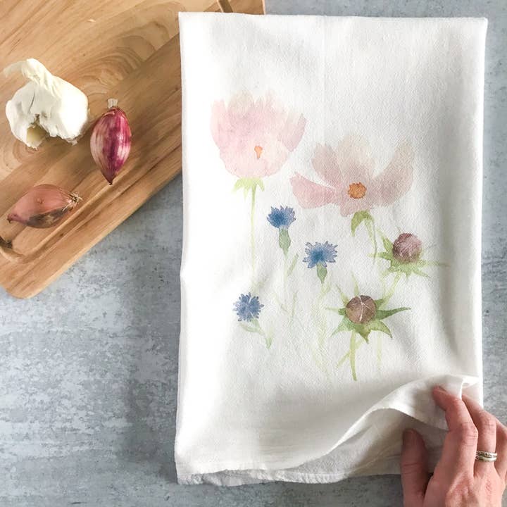 Serviette de sac à farine à imprimé de fleurs sauvages à l'aquarelle pour la vente par Look Alike Portraits LLC