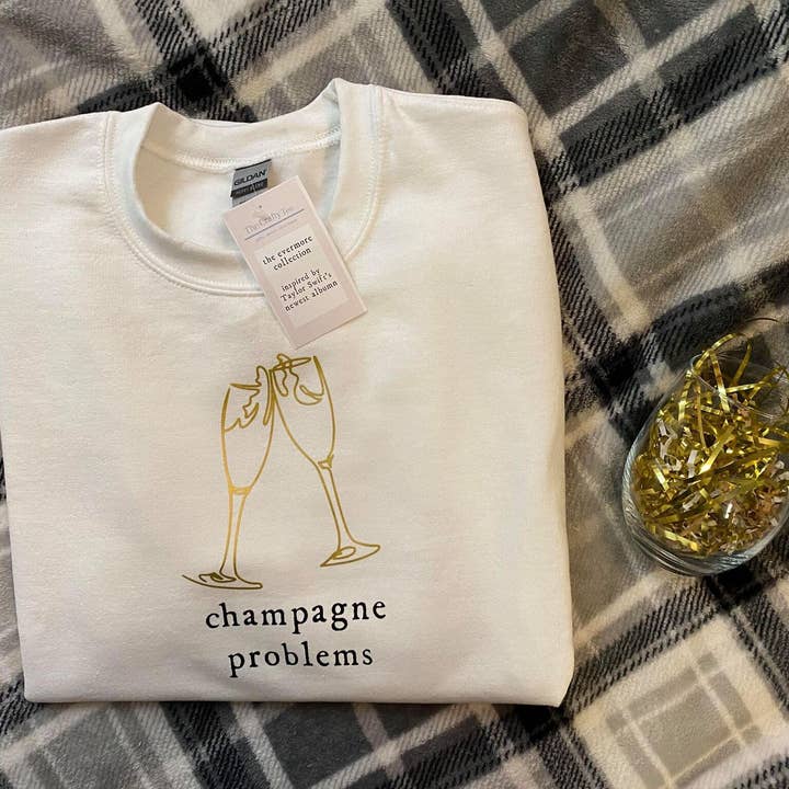 Champagne Problems, Neujahrskollektion mit Rundhalsausschnitt für den Großhandel von The Crafty Tee