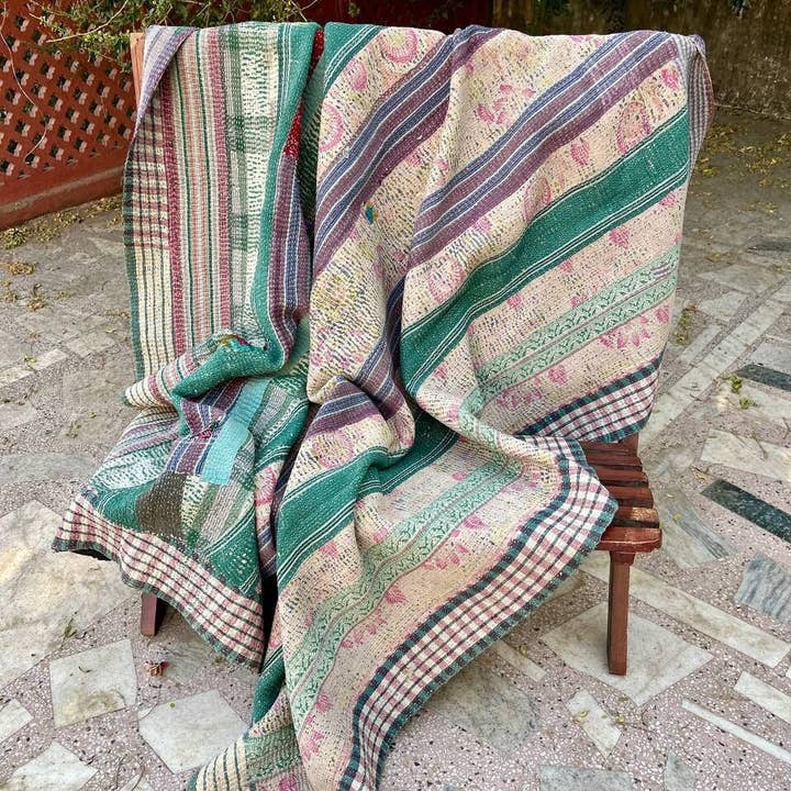 Bhawana Handicrafts - Vendita all'ingrosso Plaid - Copriletto matrimoniale vintage indiano Kantha Sari