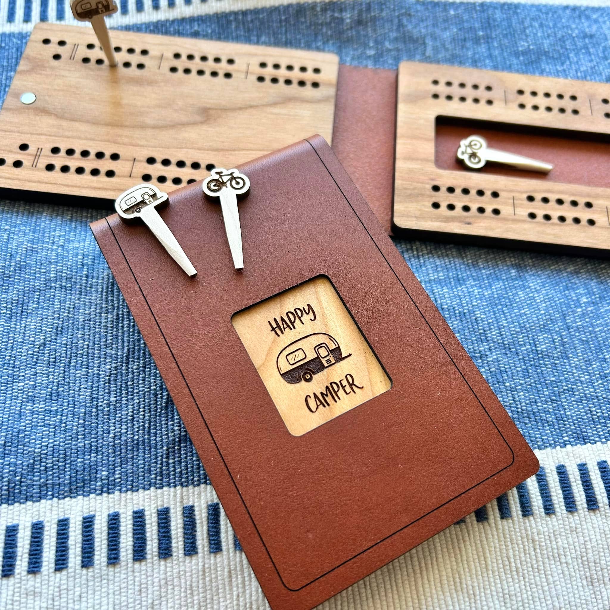Cast & Carve - Vendita all'ingrosso Giochi da tavolo - Tavola da viaggio per cribbage - Design personalizzato con picchetti unici1