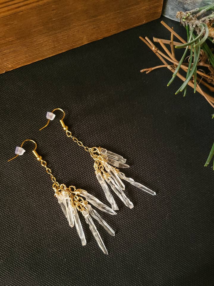 Quartz Point Gold Cluster Örhängen, Guldkedjor, Crystal örhängen för wholesale av Wild Born Creations
