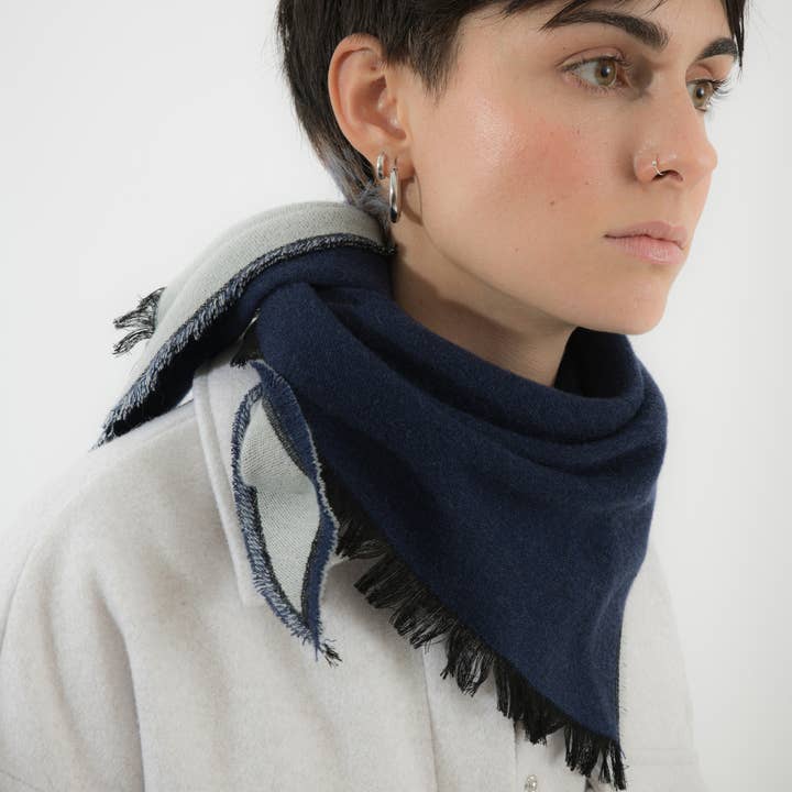 Abstract - Wholesale Bandana - Women's - Triangular wool bandana with small fringes10