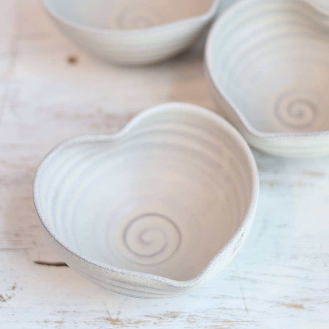 Gravesco Pottery - Vente Bol - Bol en forme de cœur fait main en crème4