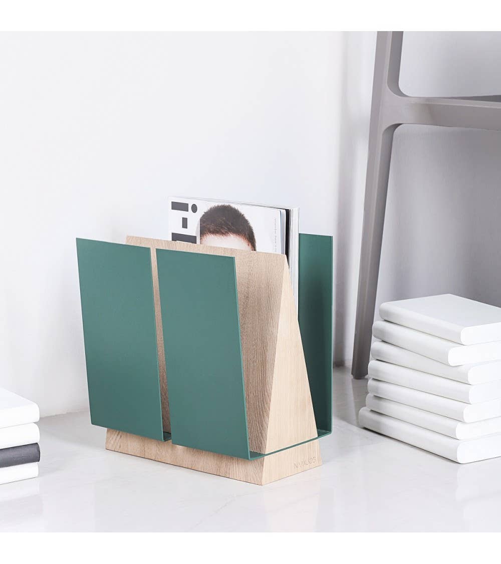 NAMUOS – Engroshandel Magasinhylde – Magasinholder WINGS i eg og grøn metal1