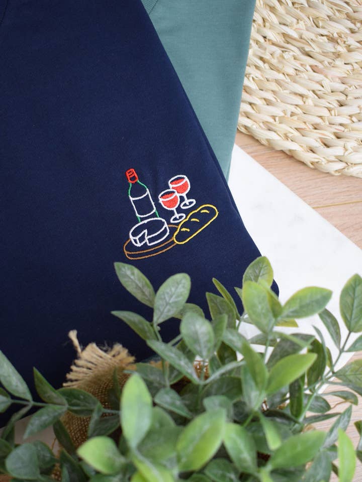 Juste un t-shirt - Wholesale T-Shirt - Unisex - Embroidered T-shirt - Aperitif board0