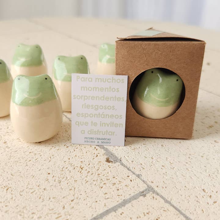 Picuru ceramicas - Venta al por mayor Moneda/objeto de coleccionista - Amuleto Sapito de las aventuras (5 idiomas)5