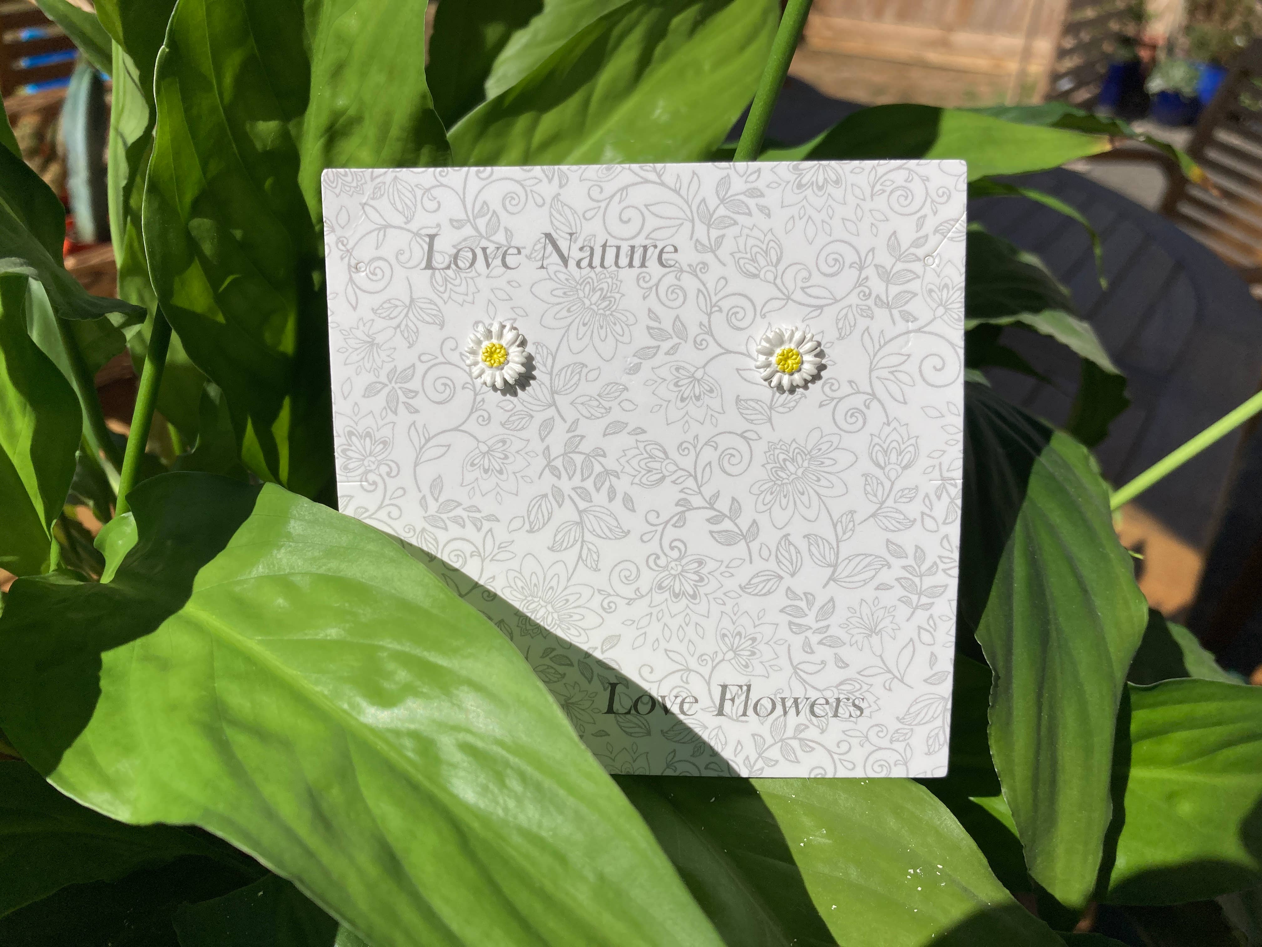 Alexander Thurlow & Co Ltd – wholesale Stud/post earrings – Daisy White Flower Post Stud Earrings1