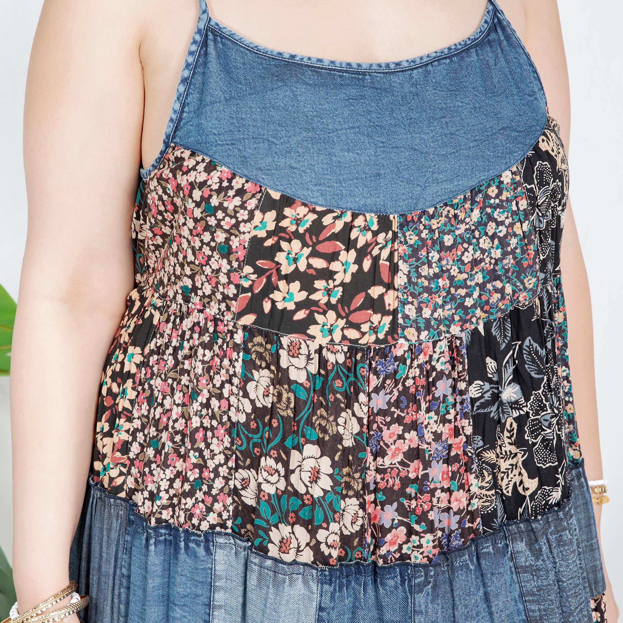 Floral Robe Babydoll Coquette à Bretelles avec Empiècement en Denim en vente sur Faire11