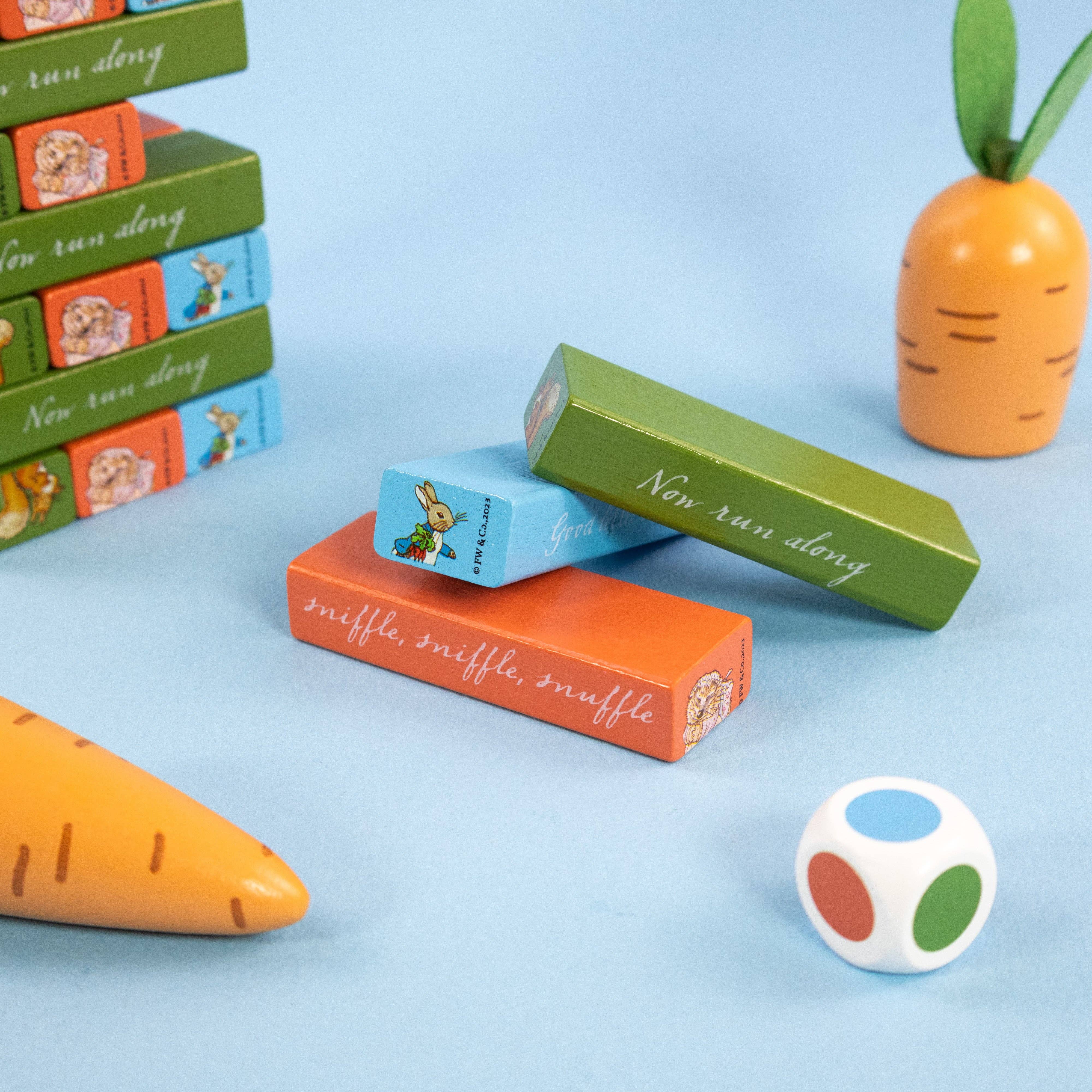 Robert Frederick Ltd - Venta al por mayor Juegos de apilar - Juego de Torre Tambaleante de Peter Rabbit - Conjunto de Apilamiento de Madera con Dados5