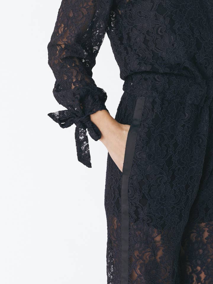 Spitzen-Jumpsuit mit Hemdkragen für den Großhandel von ANT WOMAN COLLECTION