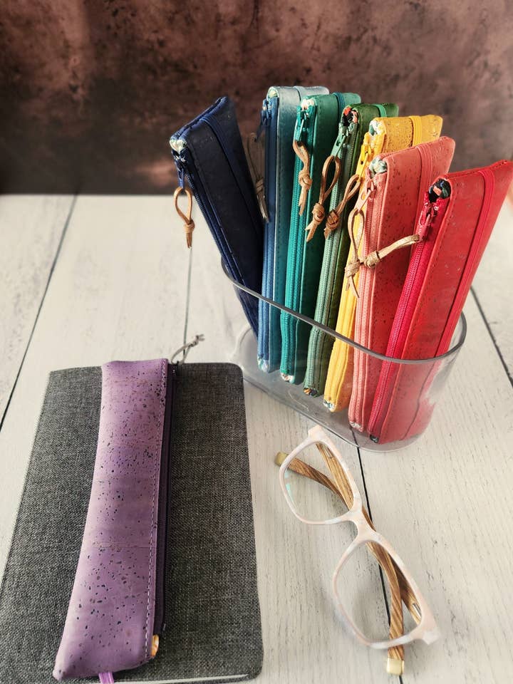 Set mit 8 Federmäppchen für Notizbücher — Rainbow Collection für den Großhandel von Bamboo Hill