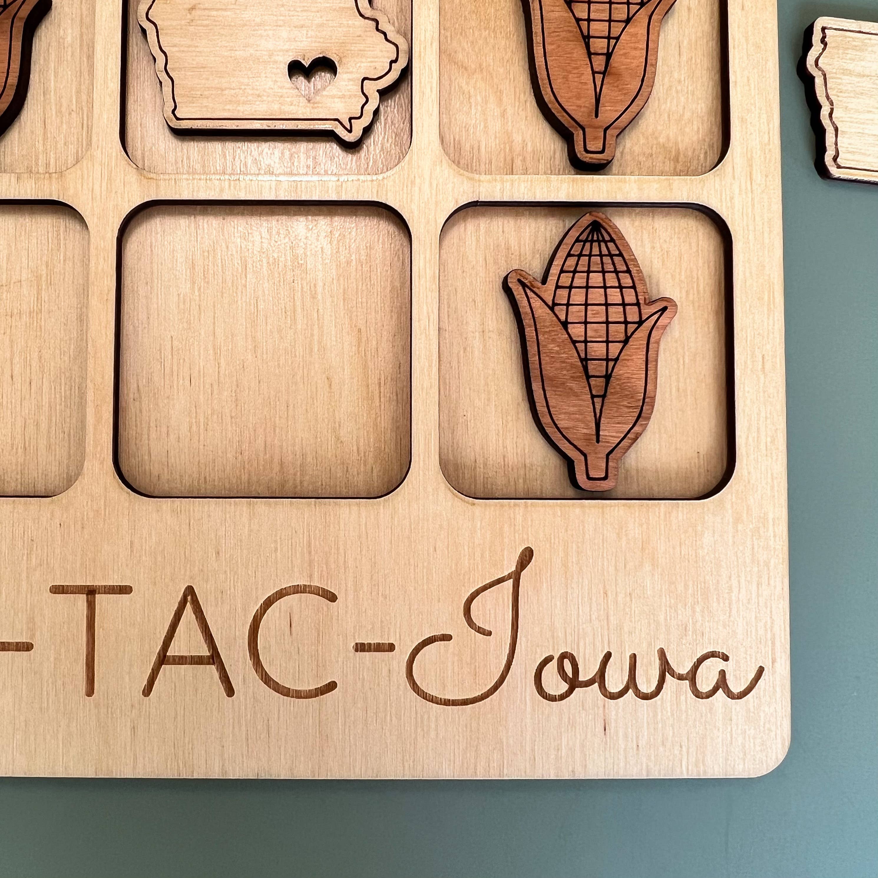 Birch House Games & Gifts - Vendita all'ingrosso Giochi da tavolo - Iowa State Gift - Gioco IA Tic-Tac-Toe - Personalizzabile3