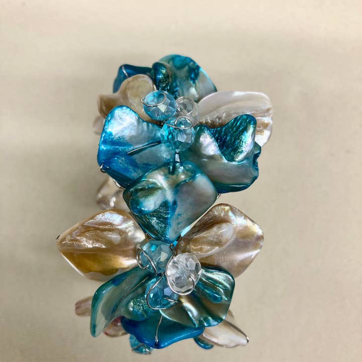 International Duru's - Wholesale Cuff Bracelet - HANDMADE NATURAL TURQUOISE FLOWER MOTHER OF PEARL SHELL CUFF