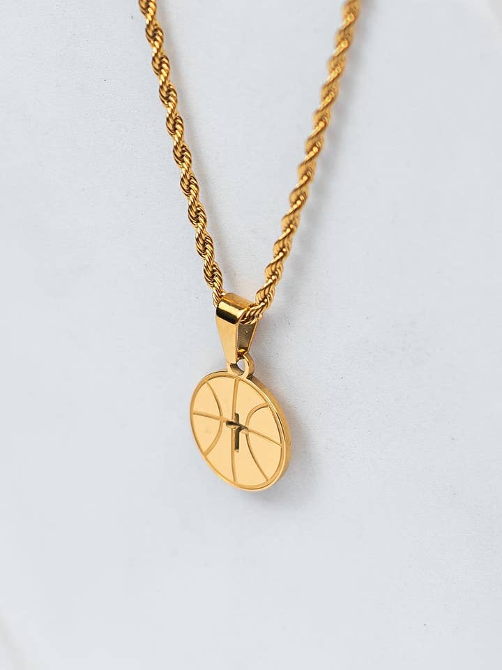 "Halskæde med Basket Ball x Cross" for engroshandel hos Adé & Grace