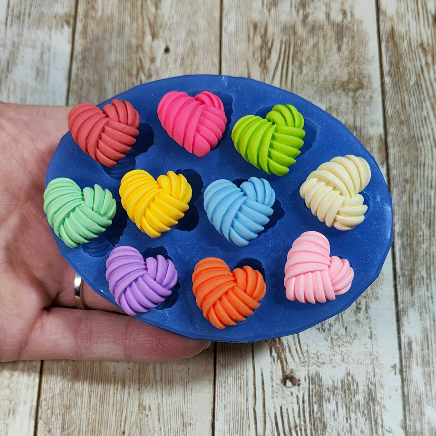 Serena Creazione di Serena Stampone - Vendita all'ingrosso Kit per lavoretti fai da te - Stampo Cuori Gomitolo 2cm in silicone per resina e gesso0