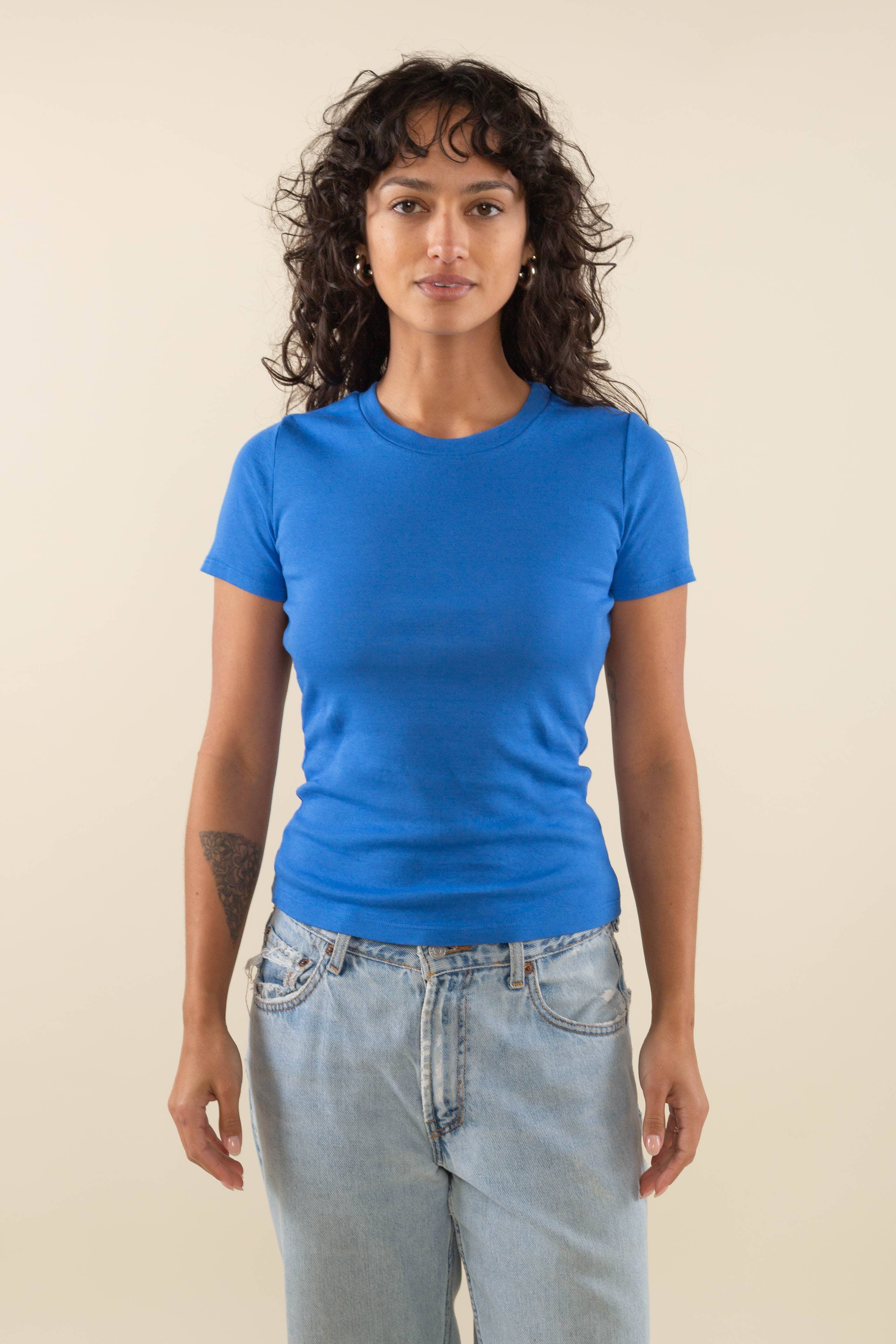 NLT – T-shirt – Mulher por atacado – Camiseta básica feminina NLT em malha canelada 1x1, tingida, comprimento regular8